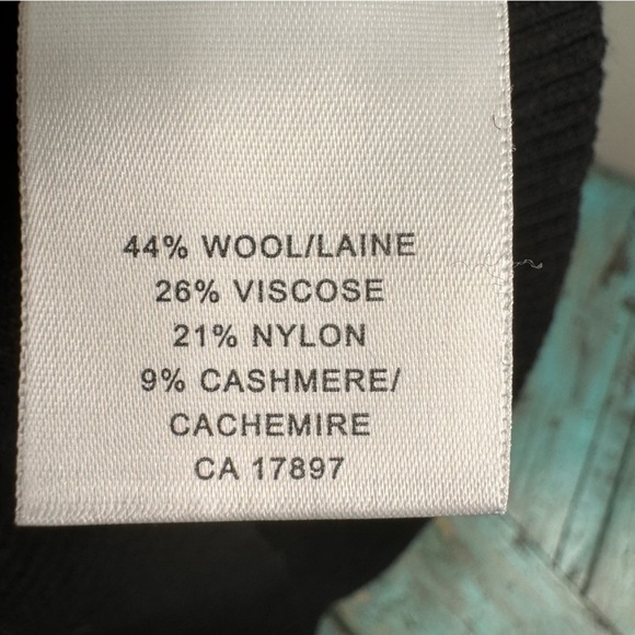 Banana Republic Wool Cashmere Turtleneck Sweater Size Medium - Picture 9 of 9